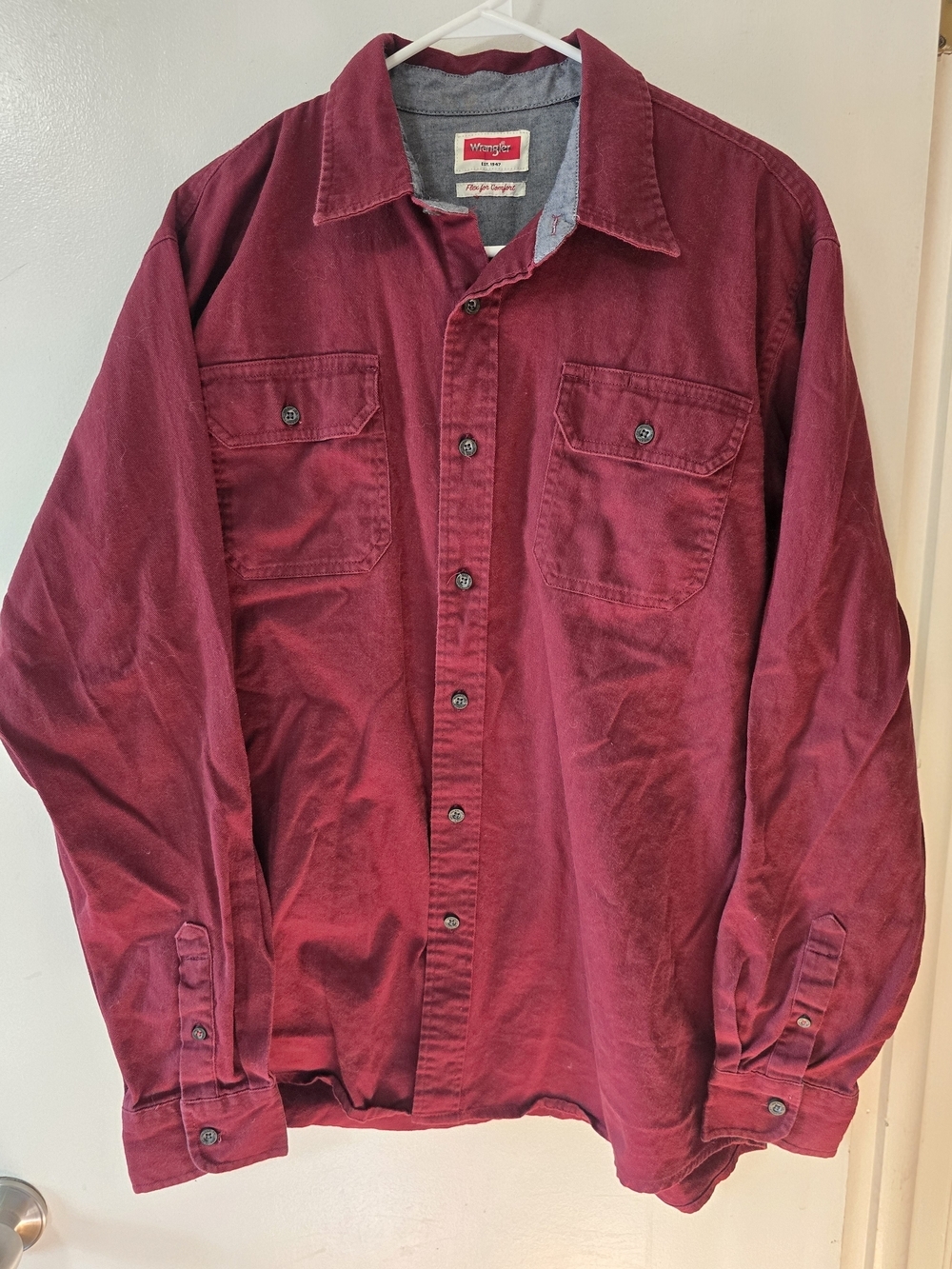 Wrangler Flex for Comfort Men's Large Burgundy Long Sleeve Button Front